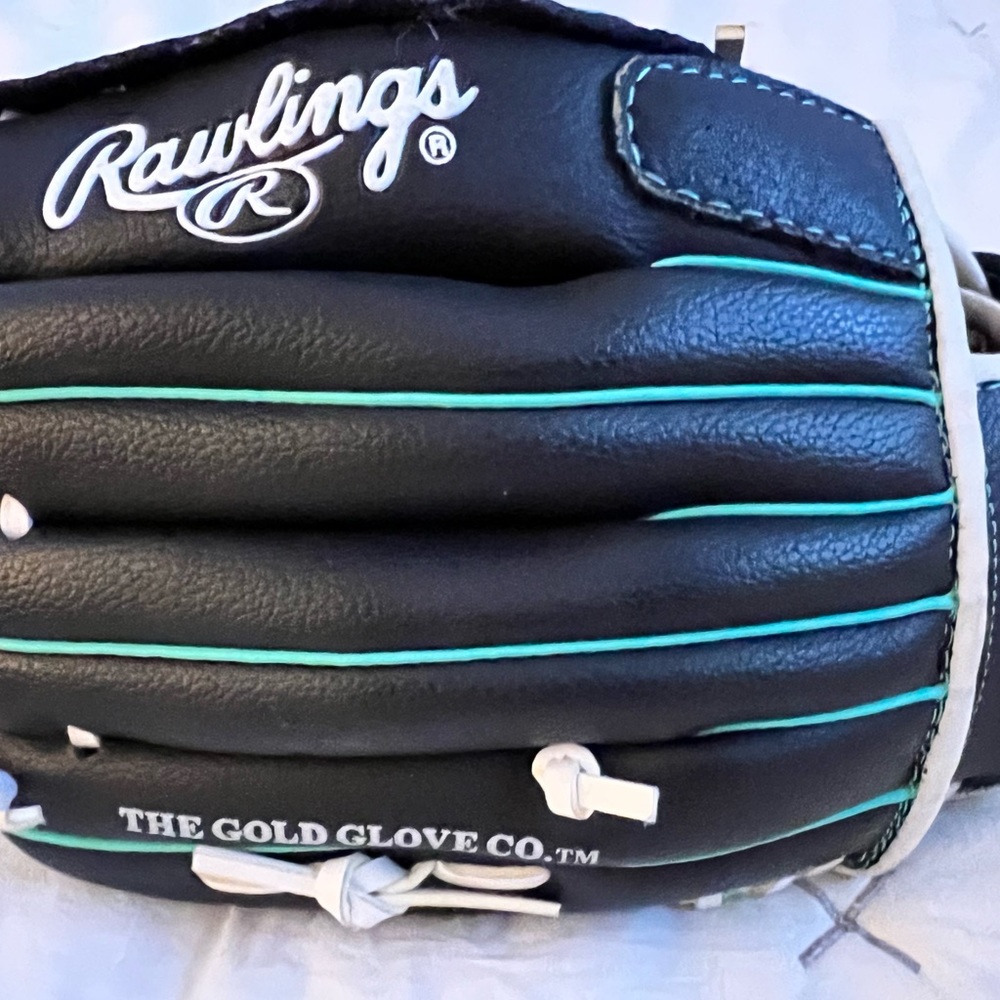 Rawlings Left Hand Glove Excellent Condition
